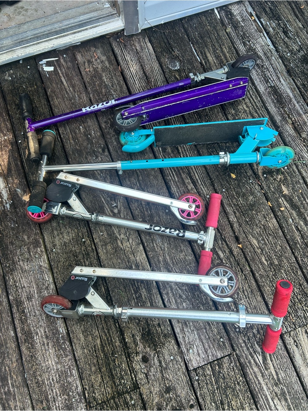 🛴🛴🛴Razor Kids Scooters - Purple, Teal, Pink, Silver, Red Handles. Each $15